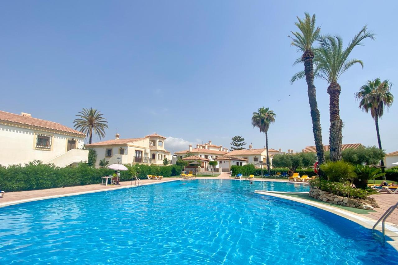 Lovely 1- Bedroom Rental With Pool, Close To The Beach Vera Kültér fotó