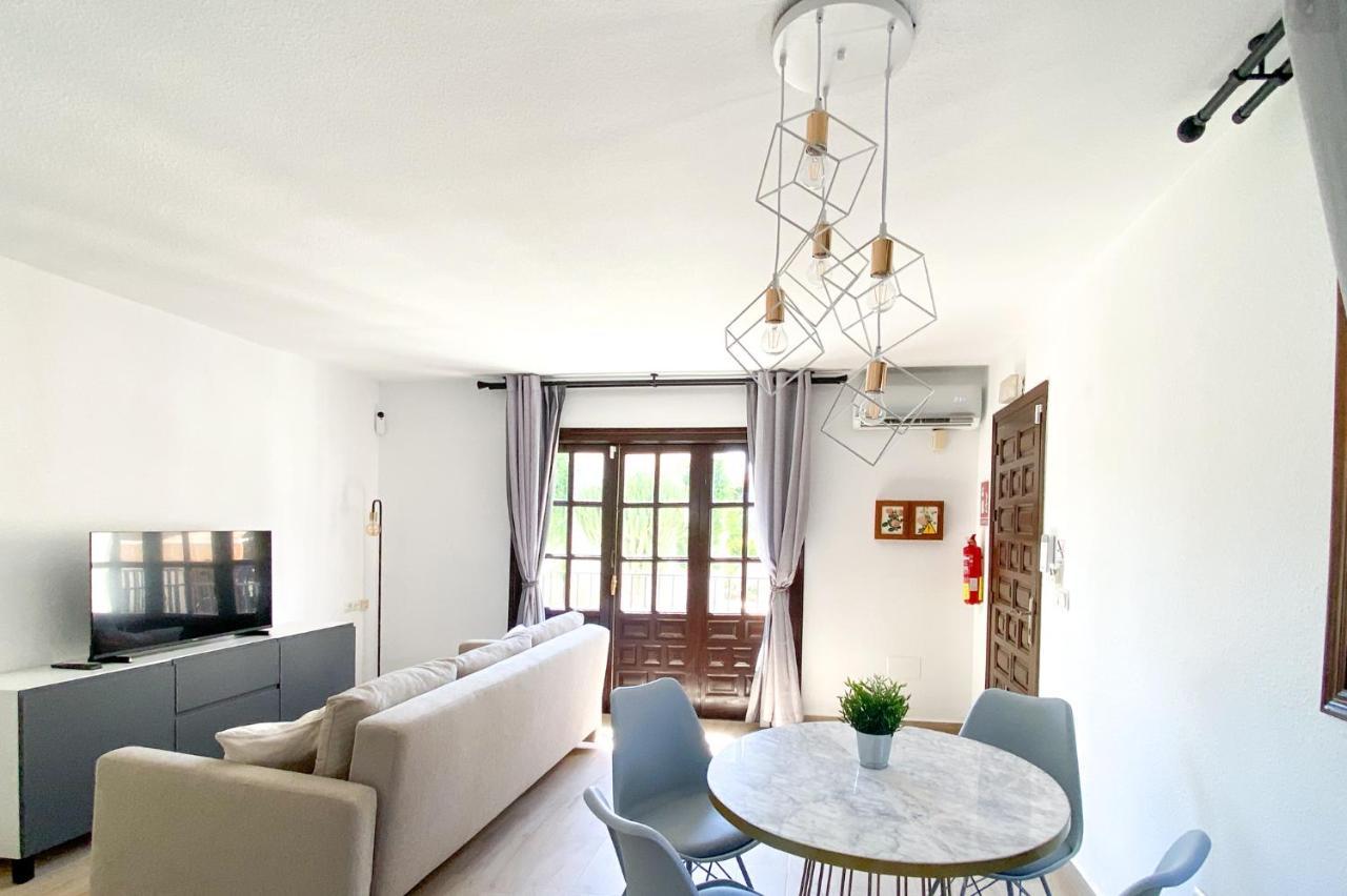Lovely 1- Bedroom Rental With Pool, Close To The Beach Vera Kültér fotó