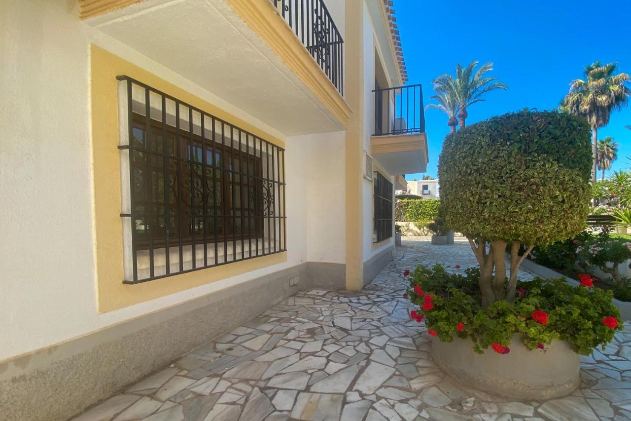 Lovely 1- Bedroom Rental With Pool, Close To The Beach Vera Kültér fotó