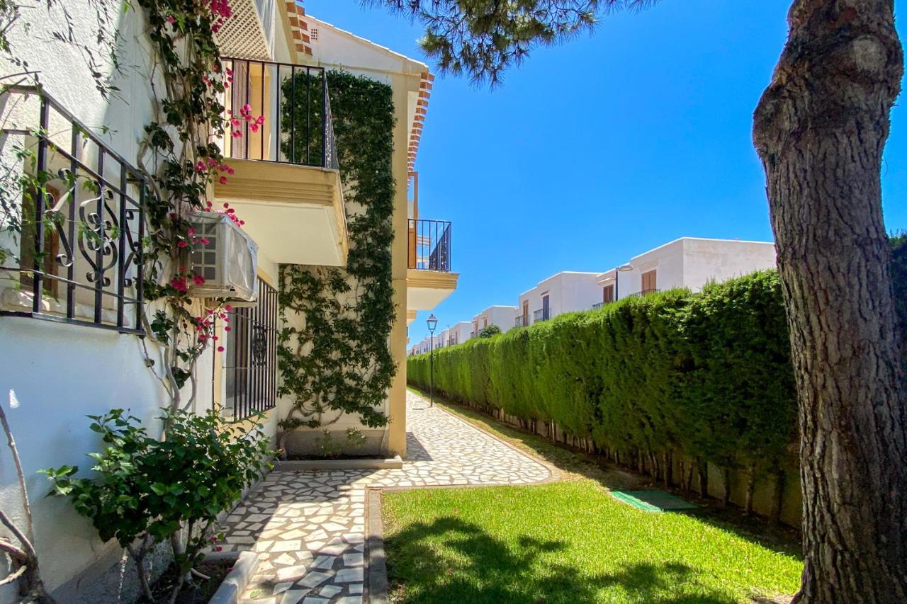 Lovely 1- Bedroom Rental With Pool, Close To The Beach Vera Kültér fotó