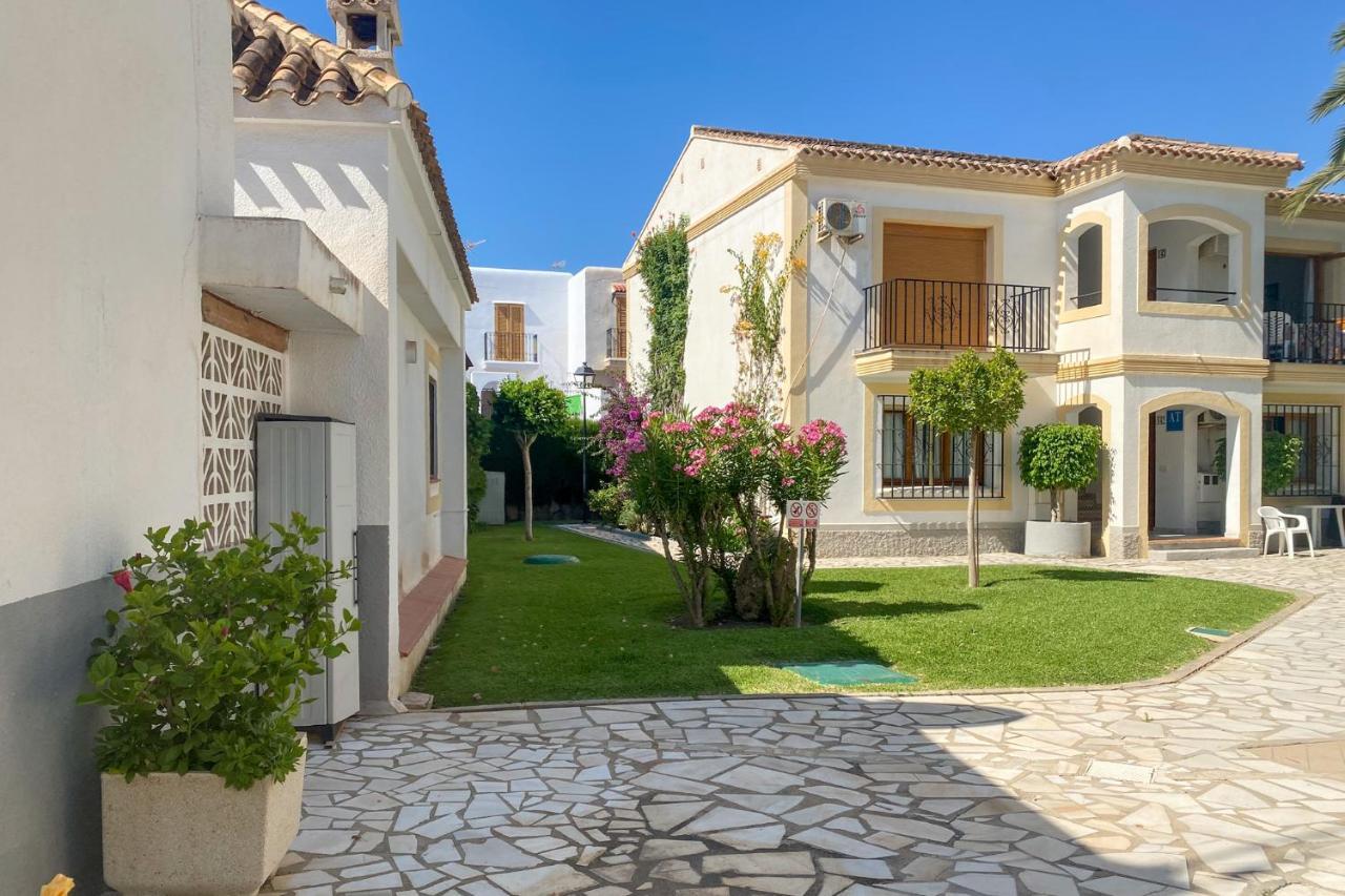 Lovely 1- Bedroom Rental With Pool, Close To The Beach Vera Kültér fotó