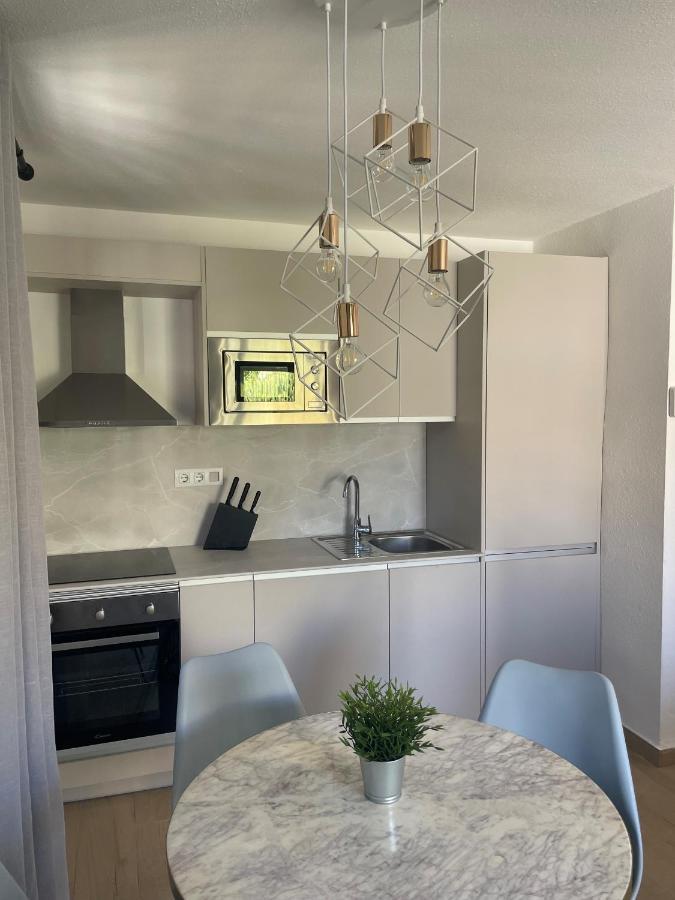 Lovely 1- Bedroom Rental With Pool, Close To The Beach Vera Kültér fotó